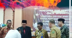 KPU Sumbawa Tetapkan Sekretaris dan Staf Sekretariat PPK