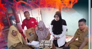 Dinsos Sumbawa Bantu Kakek Yang Lumpuh