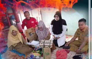 Dinsos Sumbawa Bantu Kakek Yang Lumpuh