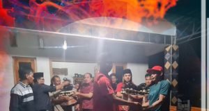 Kunjungi Korban Banjir, Ketua DPRD Sumbawa Ajak Bantu Warga Terdampak