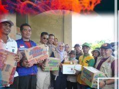 Wabup Sumbawa Tinjau Lokasi Pasca Banjir dan Serahkan Bantuan