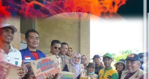 Wabup Sumbawa Tinjau Lokasi Pasca Banjir dan Serahkan Bantuan