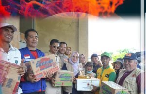 Wabup Sumbawa Tinjau Lokasi Pasca Banjir dan Serahkan Bantuan