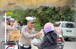 Satlantas Polres Sumbawa Berbagi