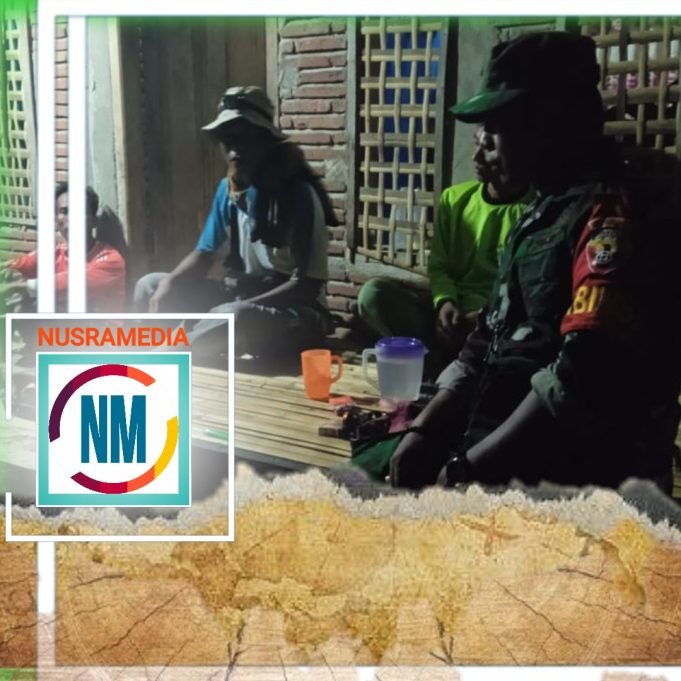 Babinsa Desa Lito Bantu Warga Terdampak Banjir