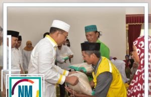 Bang Zul Serahkan Bantuan Bagi Petugas Kebersihan
