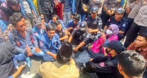 DPRD NTB “Digedor”, Isvie Rupaeda Didampingi Najamuddin Temui Massa Aksi