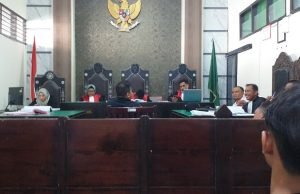 Riuh Tawa Warnai Sidang ITE Fihiruddin