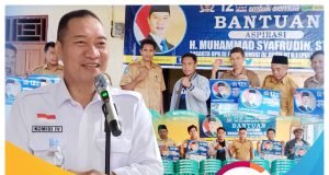 HMS Tuntaskan Pembagian Kursi Plastik di Pulau Sumbawa : “Kami Bersyukur Karena Beliau Sangat Peduli”