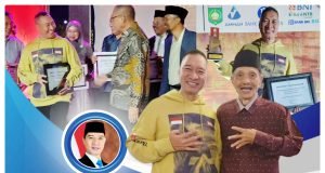 Rudhy Mbojo Raih Penghargaan Sumbawa Award 2023