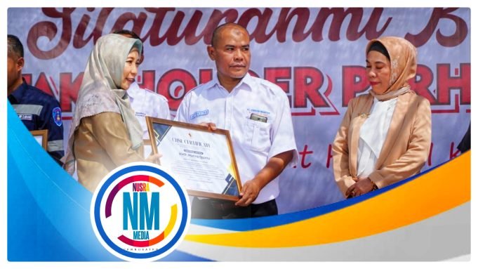 Serahkan Sertifikat CHSE Angkutan Kayangan-Poto Tano, Wagub NTB : Transportasi Jantung Perekonomian !