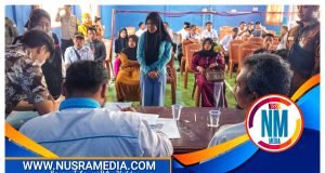 Asisten I Lombok Tengah Serahkan Dokumen Adminduk Hasil OTS Ombudsman NTB di Desa Lekor