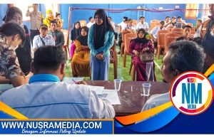 Asisten I Lombok Tengah Serahkan Dokumen Adminduk Hasil OTS Ombudsman NTB di Desa Lekor