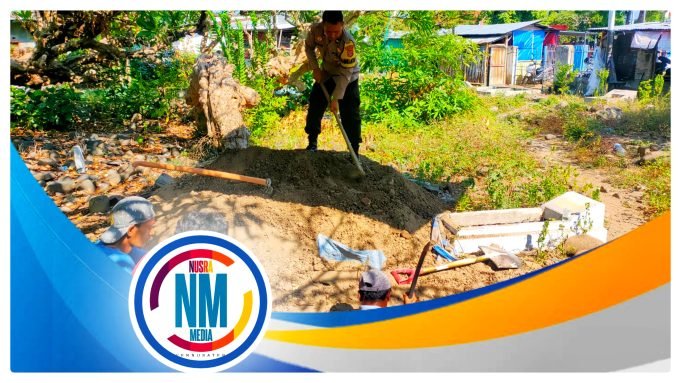 Bhabinkamtibmas Polsek Alas Bantu Gali Kubur