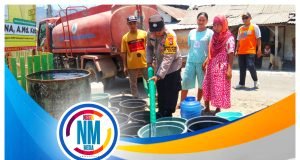 Bhabinkamtibmas Batu Tering Bantu Salurkan Air Bersih Untuk Warganya