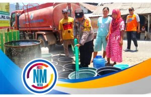 Bhabinkamtibmas Batu Tering Bantu Salurkan Air Bersih Untuk Warganya