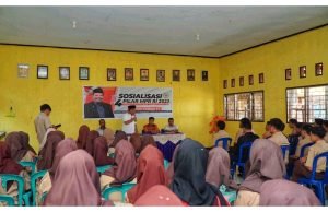 Johan Rosihan : Pelajar SMA di Sumbawa Barat Harus Melek Konstitusi