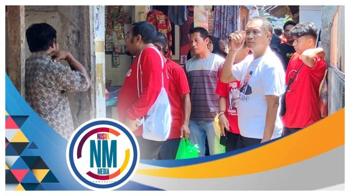 PDIP Mataram Bagikan Telur, Vitamin hingga Kartu Sakti Ganjar-Mahfud ke Warga Sekarbela