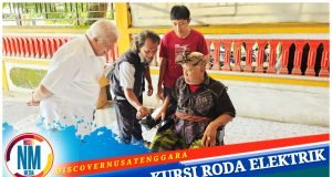 Rachmat Hidayat Berikan Langsung Bantuan Kursi Roda Elektrik Untuk Dalang Senior Wayang Sasak