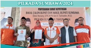 Johan Rosihan Serahkan SK DPP PKS Untuk Novi-Talif