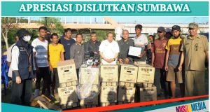 Bupati Sumbawa Serahkan Bantuan Alat Perikanan Bagi Nelayan