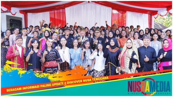 Pakaian Adat Nusantara Warnai Hari Kemerdekaan di NTB