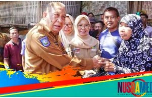 Bupati Sumbawa Serahkan Bantuan Untuk Korban Kebakaran di Desa Lito