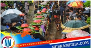 Perang Topat Wujud Keharmonisan di Lombok