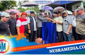 Bupati Sumbawa Serahkan Bantuan Untuk Korban Banjir di Desa Boak