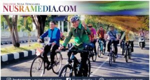 Di Tengah Krisis Energi, Bupati Sumbawa Konsisten Gowes ke Kantor